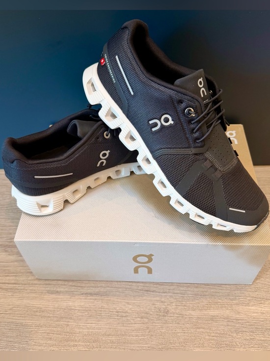 On Running Other - New On Running Cloud 5  - Size 9